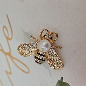NEW Bee Brooch with rhinestones and a faux pearl 1.5 inches w